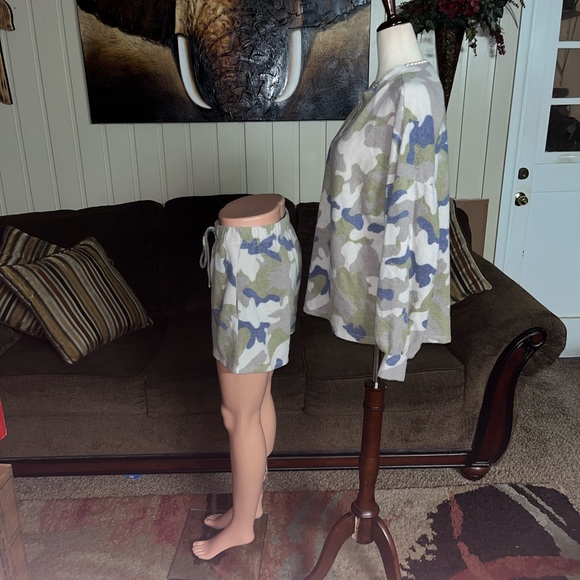 Oddi • Vintage • Medium • Safari • Brown/Beige/Green • Top & Shorts) Pajamas Set - Picture 5 of 11